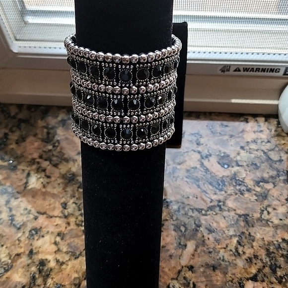 Fashion Bracelet - Picture 2 of 4